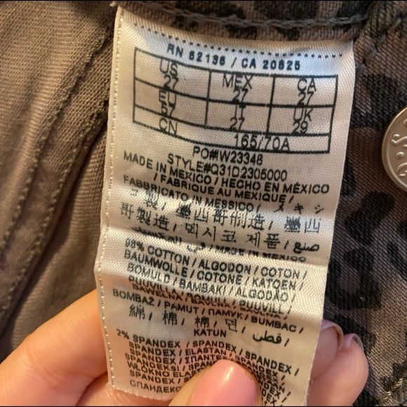 GUESS cheetah shorts size 27 - Picture 4 of 4